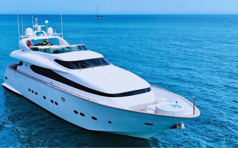 LUXURY YACHT