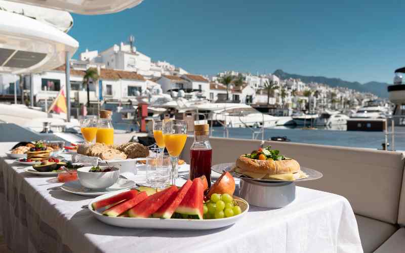 Event 5 stars on board a Luxury Yacht