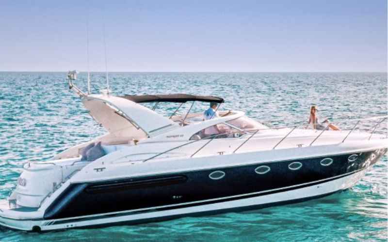 Feel the allure of the open sea aboard our majestic Princess 70 yacht, a haven of luxury and elegance amidst the breathtaking backdrop of Marbella's azure waters