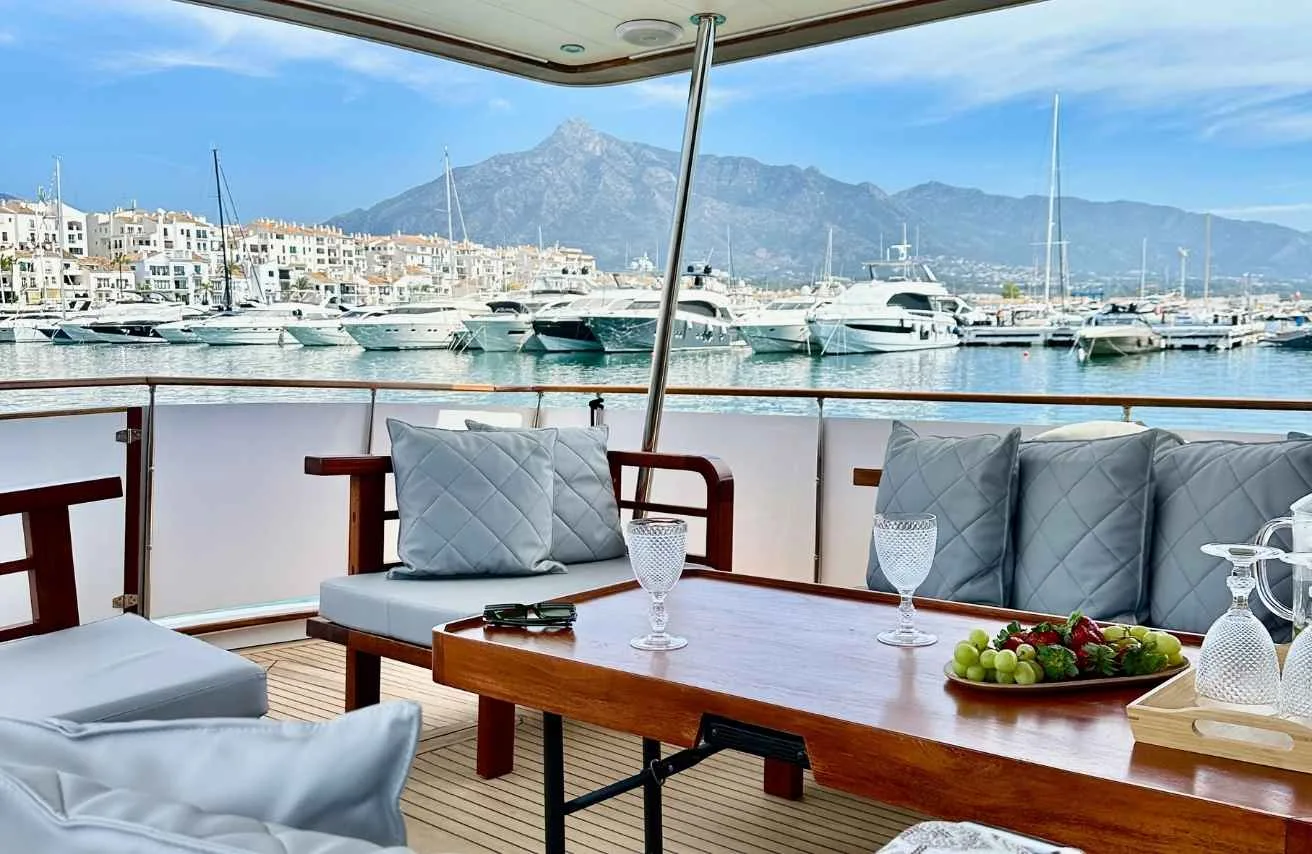 romantic and elegant dinner on board