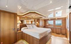 JADE YACHT 90